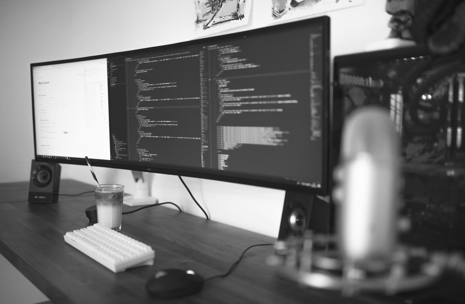 Arbeitsumgebung bei Pyrenathixa mit modernen Entwicklertools